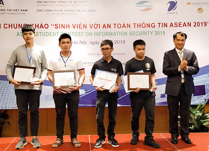 ĐH Duy Tân đoạt giải ba cuộc thi sinh viên với an toàn thông tin ASEAN 2019 - Ảnh 1.