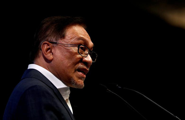 Người kế vị thủ tướng Malaysia bị cáo buộc tấn công tình dục đồng tính - Ảnh 1.