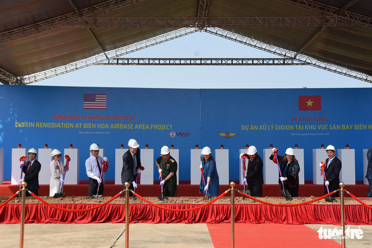 Bắt đầu tẩy rửa điểm nóng dioxin lớn nhất ở Việt Nam - Ảnh 9.
