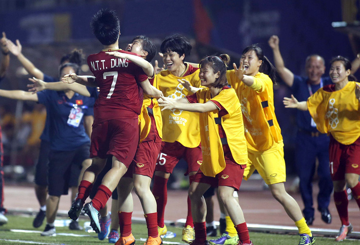 Nữ Việt Nam - Philippines 2-0: Tuyệt vời các cô gái Việt Nam - Ảnh 1.