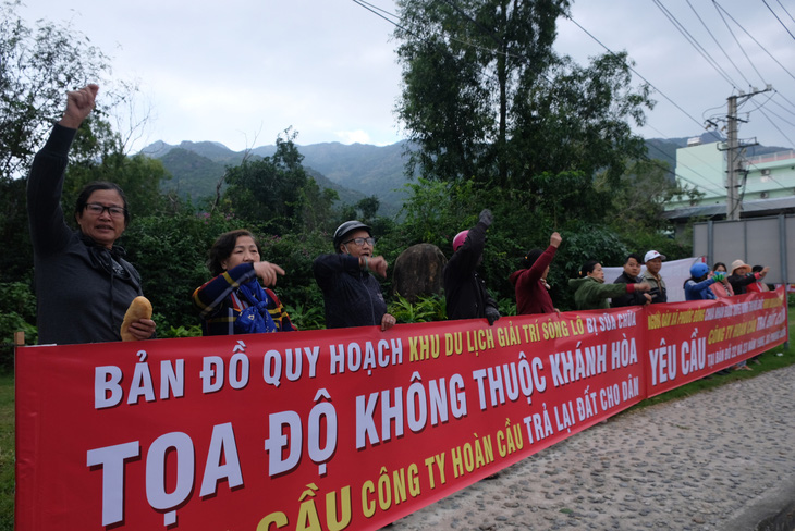 Dân Nha Trang lại căng băngrôn đòi đất tại dự án Sông Lô - Ảnh 3.