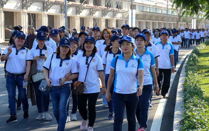 Hơn 1.500 vận động viên đi bộ đồng hành ủng hộ quỹ Vì người nghèo - Ảnh 4.