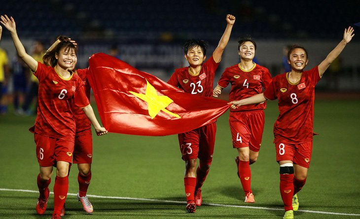 Thủ tướng: Thưởng 100 triệu đồng cho mỗi cầu thủ đội nữ Việt Nam - Ảnh 1.