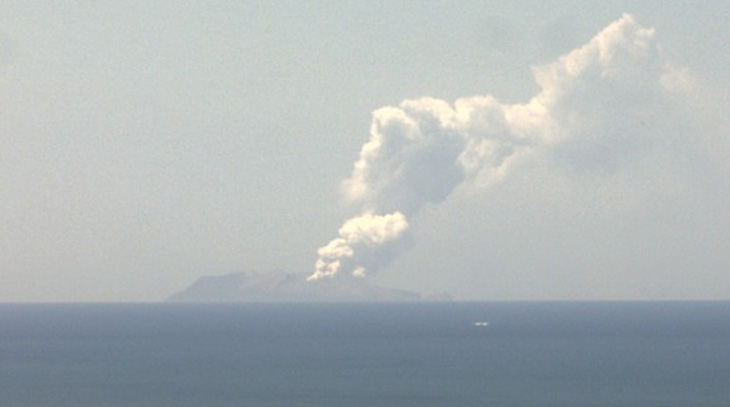 5 người thiệt mạng, nhiều người mất tích do ở gần núi lửa phun trào - Ảnh 2.