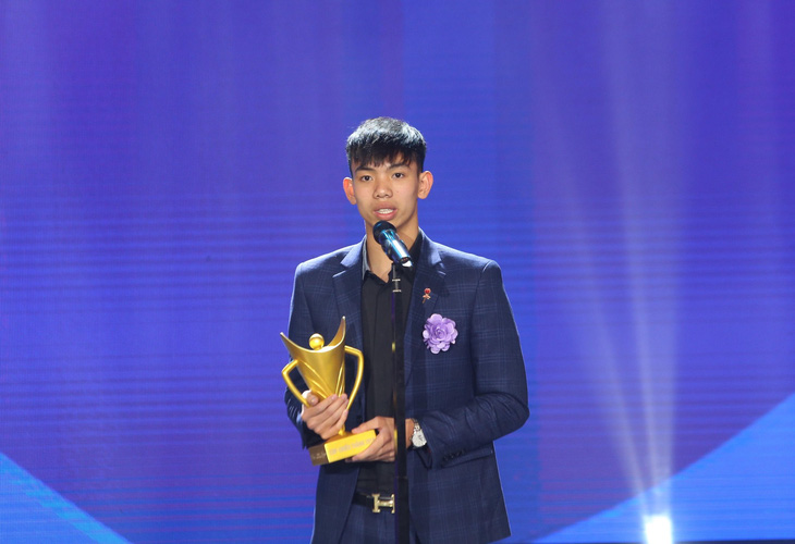 Quang Hải giành danh hiệu VĐV nam của năm - Cup Chiến thắng 2018 - Ảnh 5.