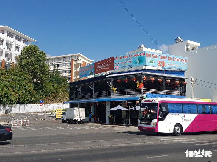 Vụ chặt chém thứ hai ở Nha Trang: Cháo 400 ngàn một tô là cháo tôm hùm! - Ảnh 1.