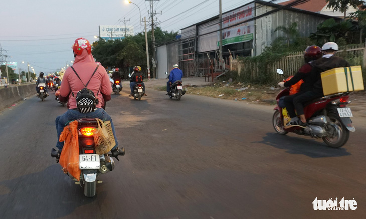 Lên lại Sài Gòn với trĩu nặng quà quê - Ảnh 4.