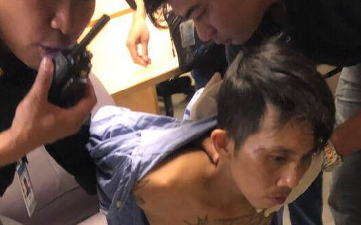 Mang súng vào sân bay Tân Sơn Nhất, gã xăm hình rồng bị an ninh quật ngã