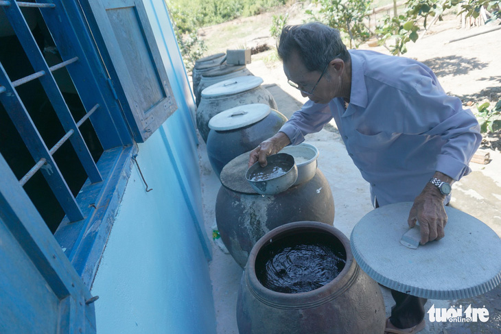 Cặp vợ chồng già 55 năm vun vén yêu thương - Ảnh 2.