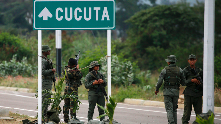 Mỹ trừng phạt kinh tế với 5 quan chức an ninh của Venezuela - Ảnh 1.