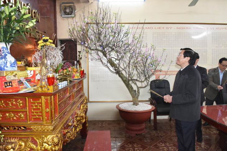 Nguyên Chủ tịch nước Trương Tấn Sang viếng liệt sĩ tại nghĩa trang Vị Xuyên - Ảnh 6.