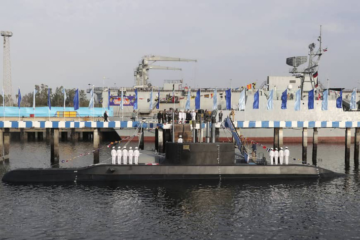 Iran trình làng tàu ngầm hiện đại làm chốt chặn tàu chiến Mỹ - Ảnh 1.
