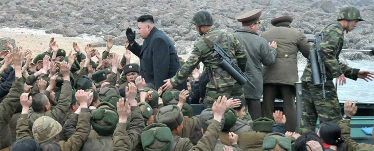 Bảo vệ lãnh đạo Triều Tiên là những cận vệ ưu tú nhất - Ảnh 2.