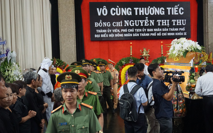 Đưa linh cữu bà Nguyễn Thị Thu về Nhà tang lễ thành phố