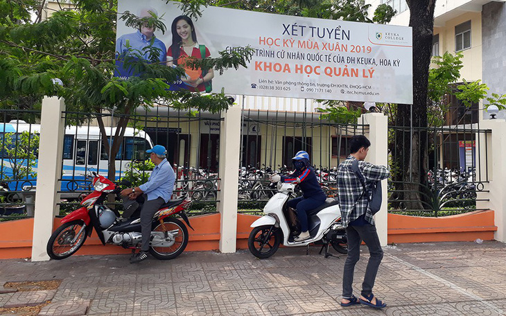 Nở rộ hình thức "bán du học"