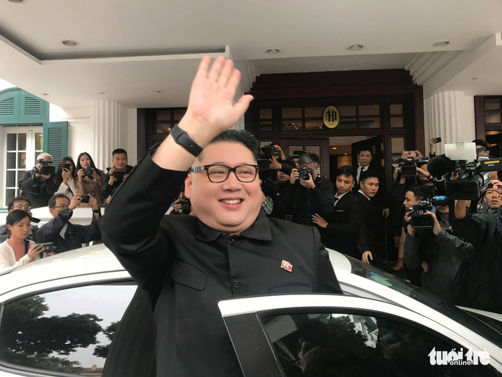 ‘Bản sao Kim Jong Un’ xuất hiện rạng rỡ tại Hà Nội - Ảnh 1.