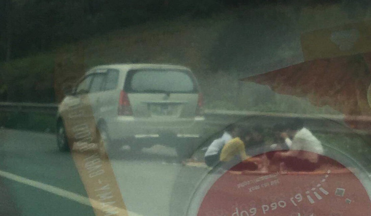 Lần thứ tư xuất hiện hình ảnh ngồi ăn trên cao tốc Nội Bài - Lào Cai - Ảnh 3.