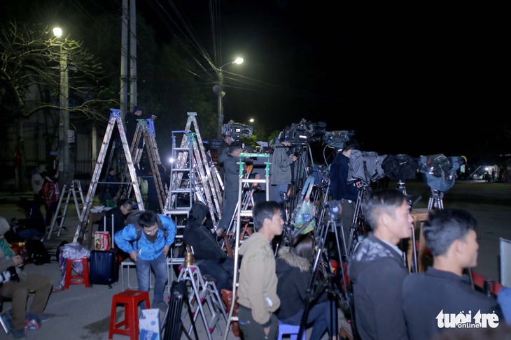 Hàng trăm phóng viên giữ chỗ ở Đồng Đăng chờ đón Chủ tịch Triều Tiên - Ảnh 6.