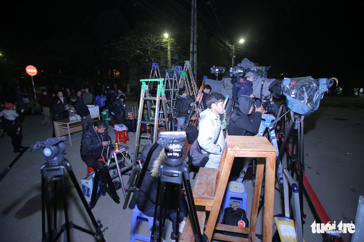 Hàng trăm phóng viên giữ chỗ ở Đồng Đăng chờ đón Chủ tịch Triều Tiên - Ảnh 7.