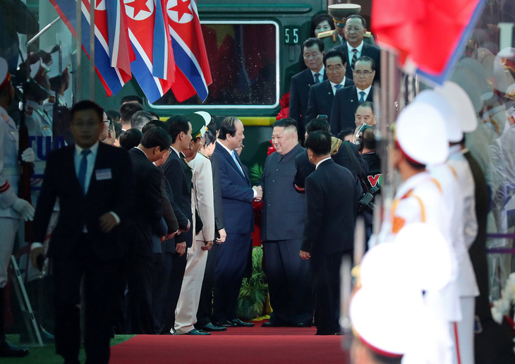 Nhà lãnh đạo Triều Tiên tươi cười rạng rỡ khi đặt chân tới Đồng Đăng - Ảnh 3.