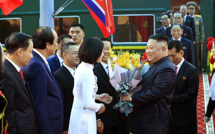 Nữ sinh xứ Lạng tặng hoa ông Kim Jong Un ở ga Đồng Đăng là ai?