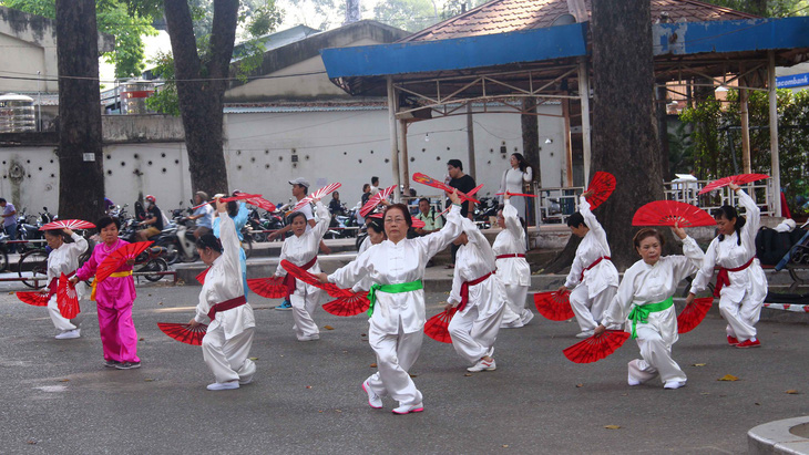 Thi ảnh Mùa yêu thương: Buổi sáng Sài Gòn - Ảnh 1.