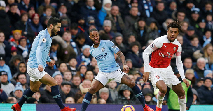 Thắng đậm Arsenal, Man City cách đỉnh bảng 3 điểm - Ảnh 2.