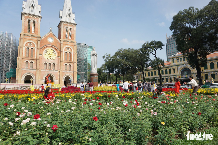 Thành phố ngày đầu năm với những nút giao thông... yên bình - Ảnh 6.