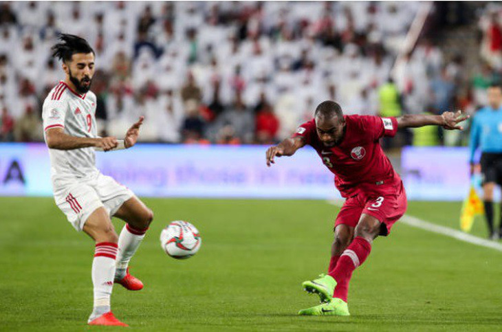 Cổ động viên người Anh bị UAE bắt vì mặc áo tuyển Qatar tại Asian Cup 2019 - Ảnh 2.