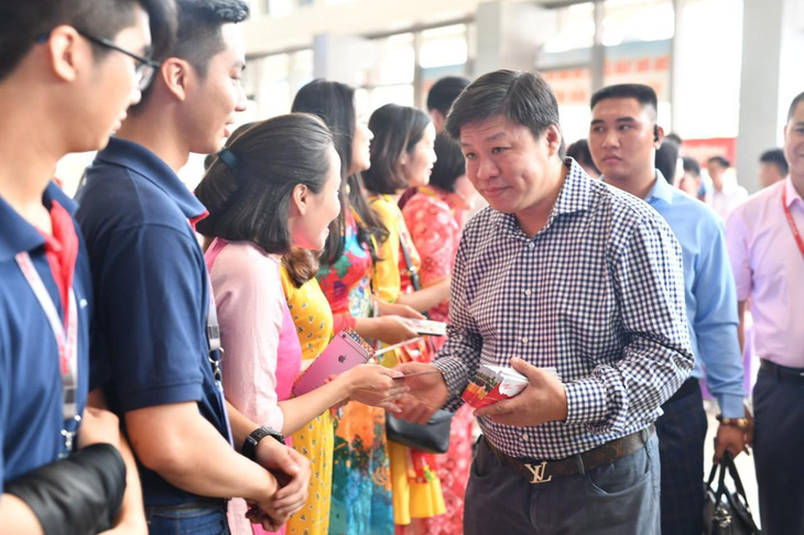 Lãnh đạo Vietjet vui xuân cùng hành khách ngày Mùng 1 Tết - Ảnh 5.