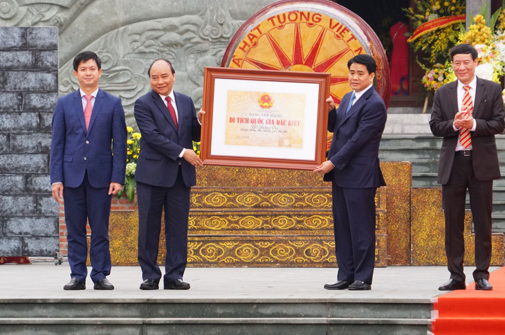 Thủ tướng trao Bằng xếp hạng Di tích Quốc gia đặc biệt Gò Đống Đa - Ảnh 1.