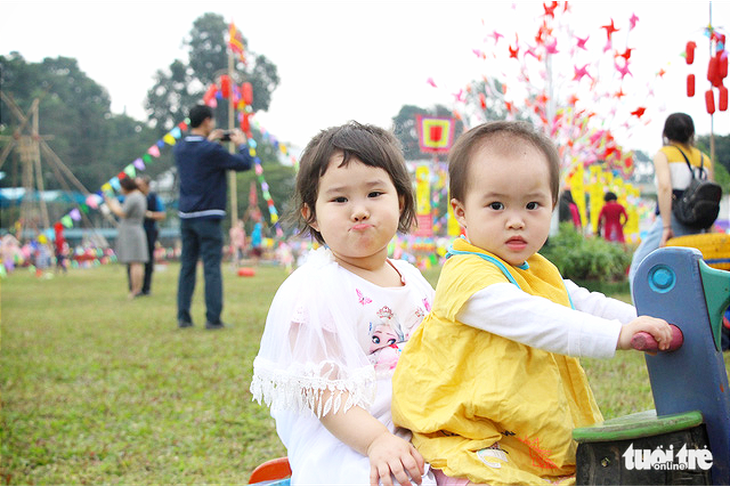 Lạ mắt với vườn chong chóng rực rỡ ở Hoàng Thành Thăng Long - Ảnh 11.