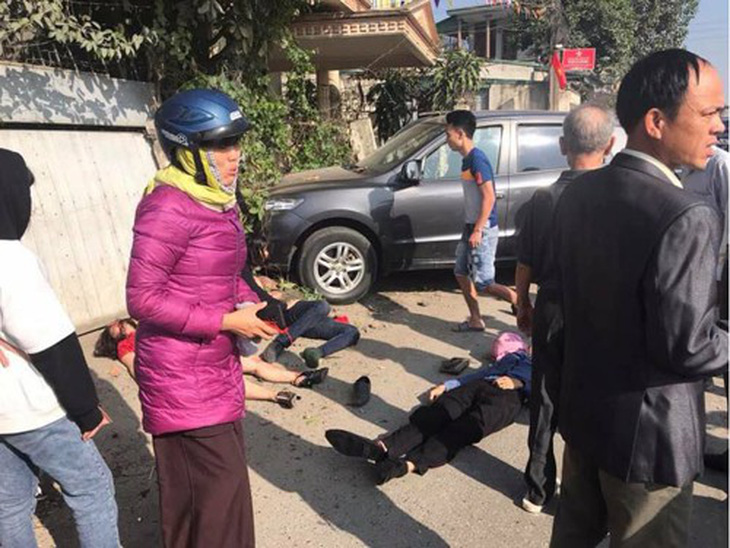Vụ tai nạn 3 người chết ở Thanh Hóa: Xe biển xanh của Kho bạc nhà nước tỉnh - Ảnh 2.
