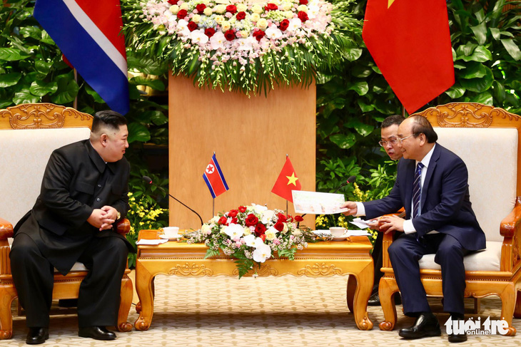 Chủ tịch Kim Jong Un hội kiến Thủ tướng Nguyễn Xuân Phúc - Ảnh 2.