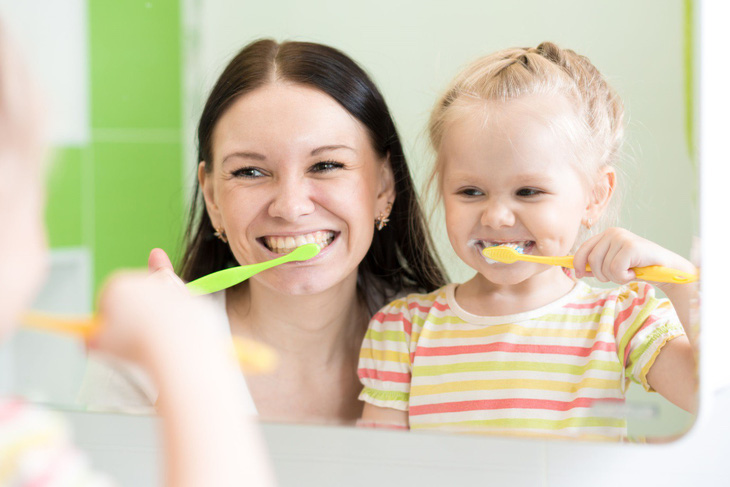 Hướng dẫn chăm sóc răng miệng cho trẻ theo từng độ tuổi - Ảnh 1.