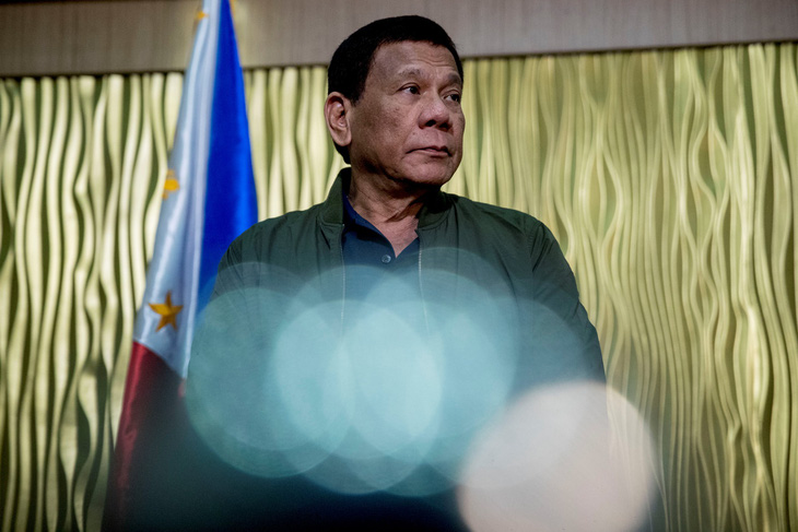 Tổng thống Duterte: Philippines đấu không lại Trung Quốc vì họ có rất nhiều vũ khí tốt - Ảnh 1.