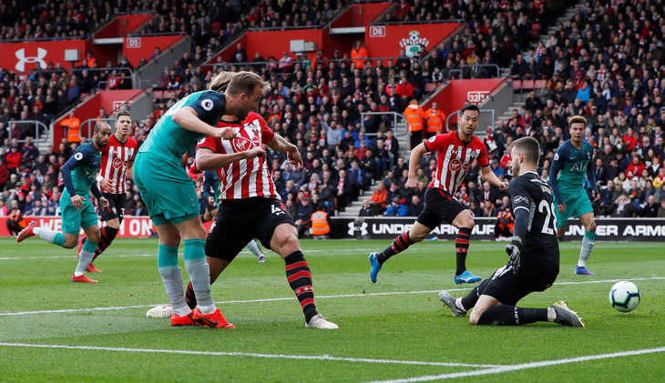 5 phút bùng nổ, Southampton ngược dòng hạ Tottenham - Ảnh 1.