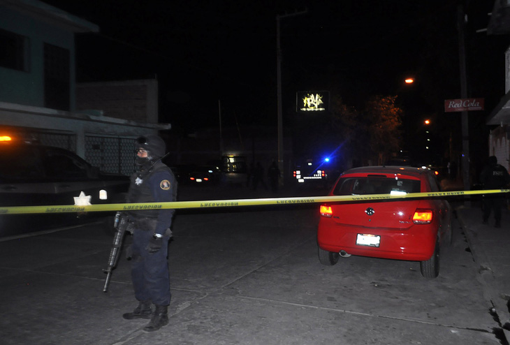 Xả súng đẫm máu ở câu lạc bộ đêm Mexico, ít nhất 15 người chết - Ảnh 1.