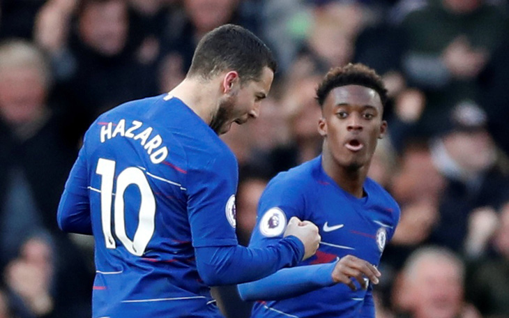 Hazard cứu Chelsea thoát thua ở phút 90+2