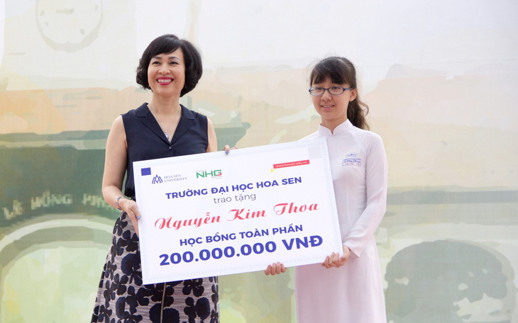 Nữ sinh chuyên Lê Hồng Phong nhận học bổng 200 triệu