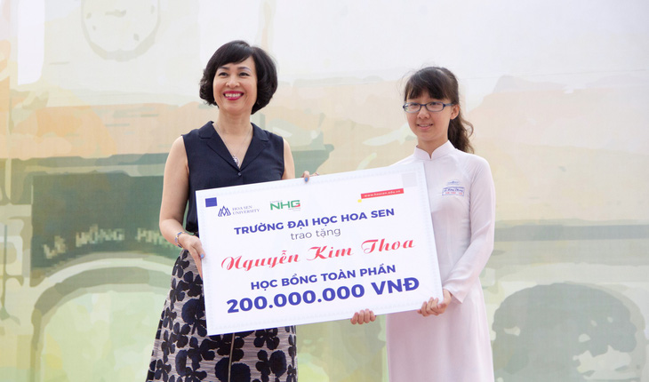 Nữ sinh chuyên Lê Hồng Phong nhận học bổng 200 triệu - Ảnh 1.
