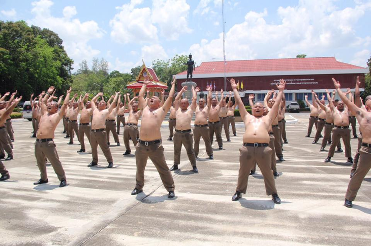 Thái Lan lập trại hủy diệt mỡ bụng toàn bộ cảnh sát béo phì - Ảnh 3.