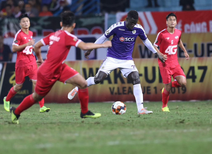 HLV Park Hang Seo lo V-League dùng 3 ngoại binh sẽ ảnh hưởng đến bóng đá Việt Nam - Ảnh 1.