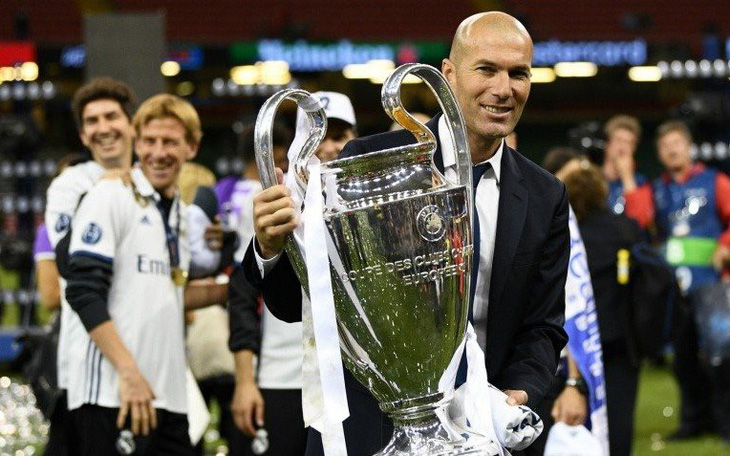 Zidane hưởng lương bao nhiêu khi trở về dẫn dắt Real Madrid?