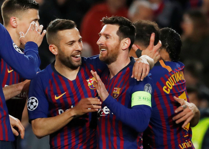 Messi rực sáng, Barcelona đè bẹp Lyon để vào tứ kết Champions League - Ảnh 2.