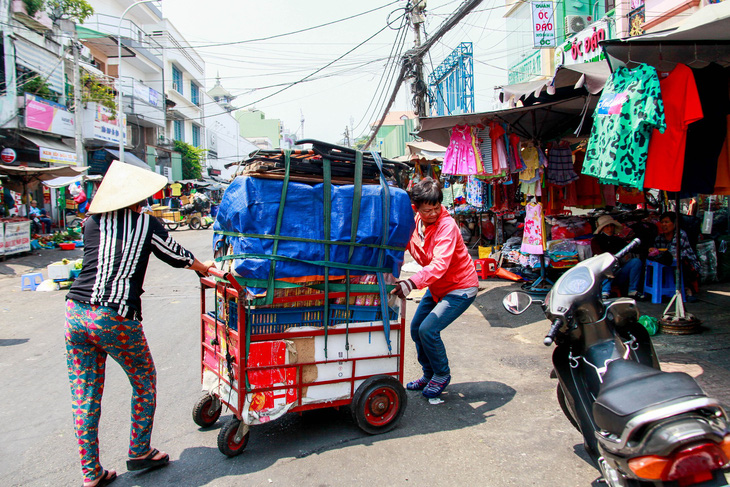 350 tiểu thương chợ Cô Giang mong có nơi mới để mưu sinh - Ảnh 10.