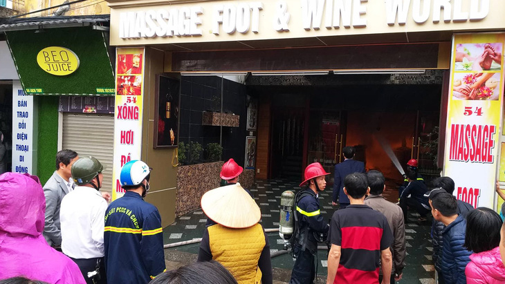 Cháy khách sạn giữa trung tâm Hải Phòng, ít nhất một người chết - Ảnh 1.