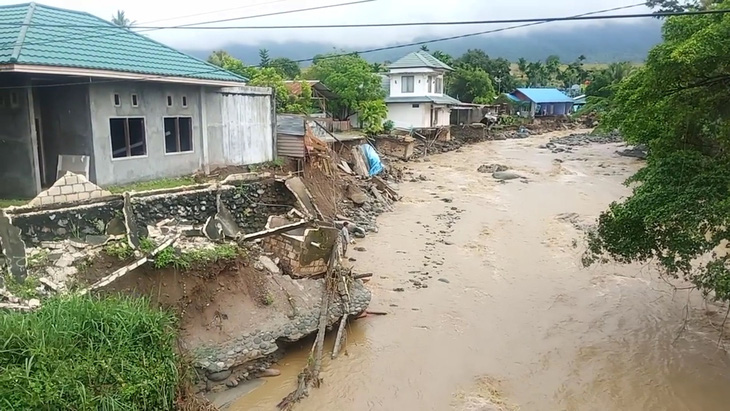 Lũ quét ở Indonesia khiến ít nhất 63 người chết - Ảnh 5.