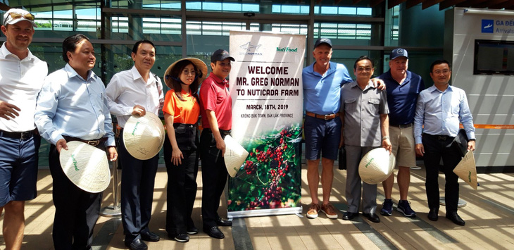 Golf thủ Greg Norman thăm vùng cà phê CADA tỉnh Đắk Lắk - Ảnh 2.