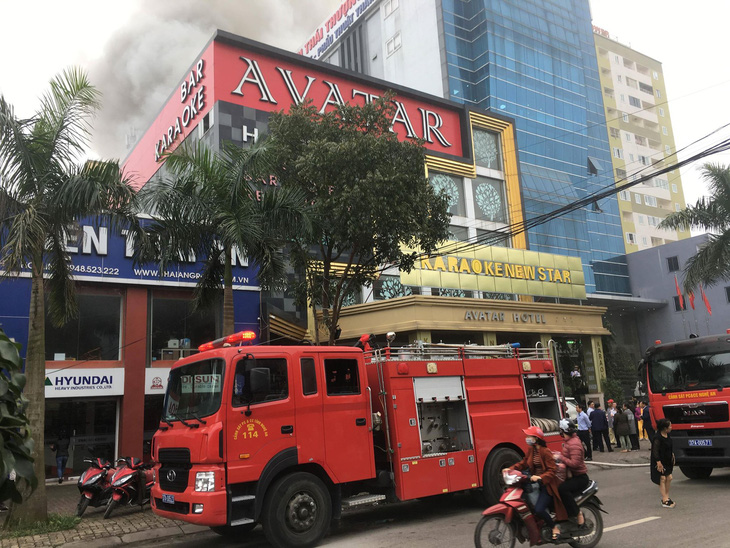 Cháy khách sạn 8 tầng ngay sát bệnh viện, 1 người chết - Ảnh 8.